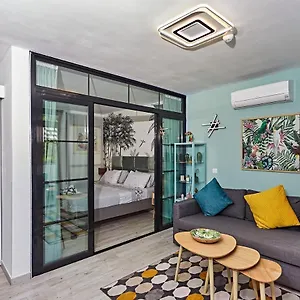 Apartment Parrot's House- Yumbo Center, Playa del Ingles (Gran Canaria)